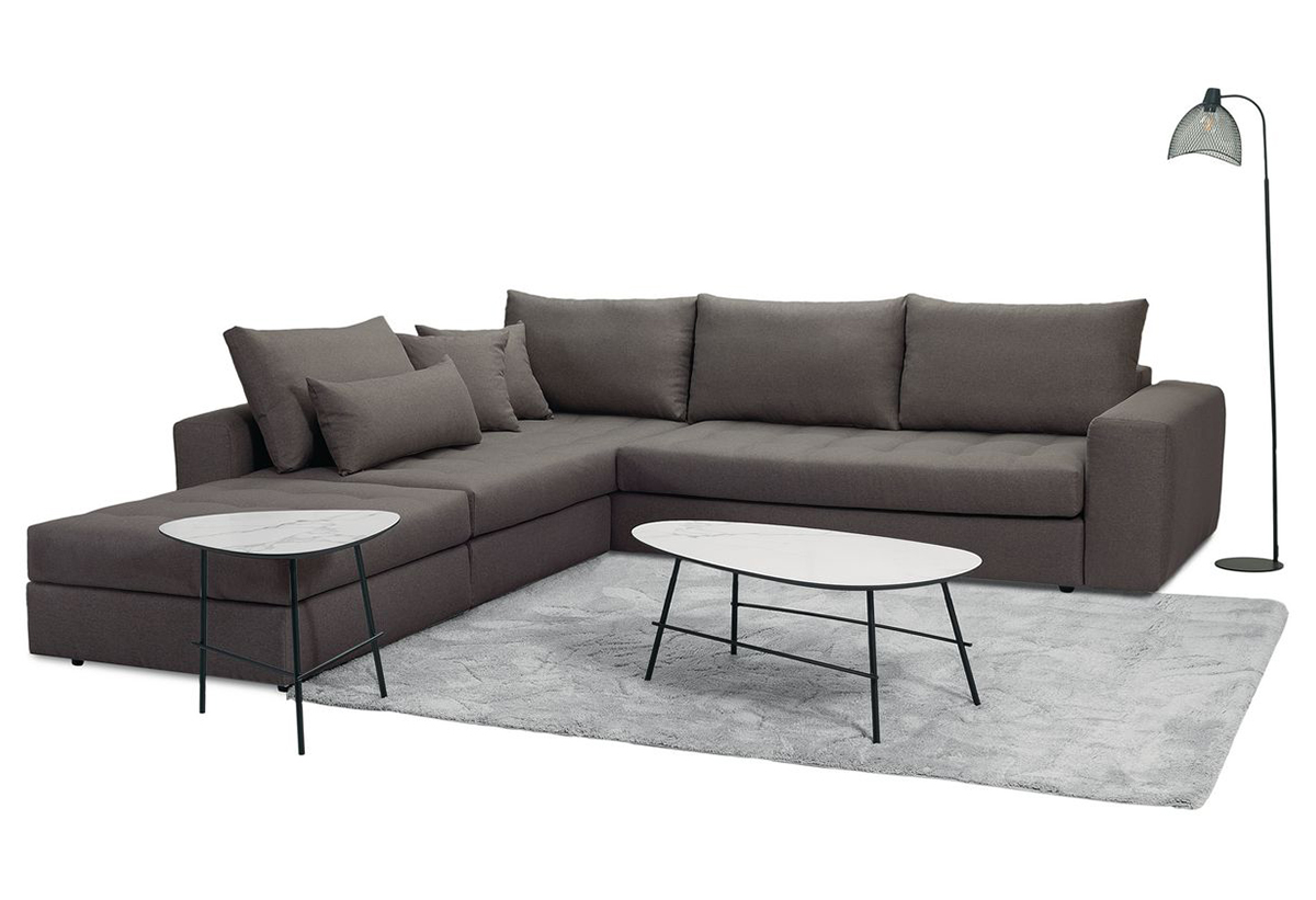 Απεικονείζεται ο καναπές με το σκαμπό.